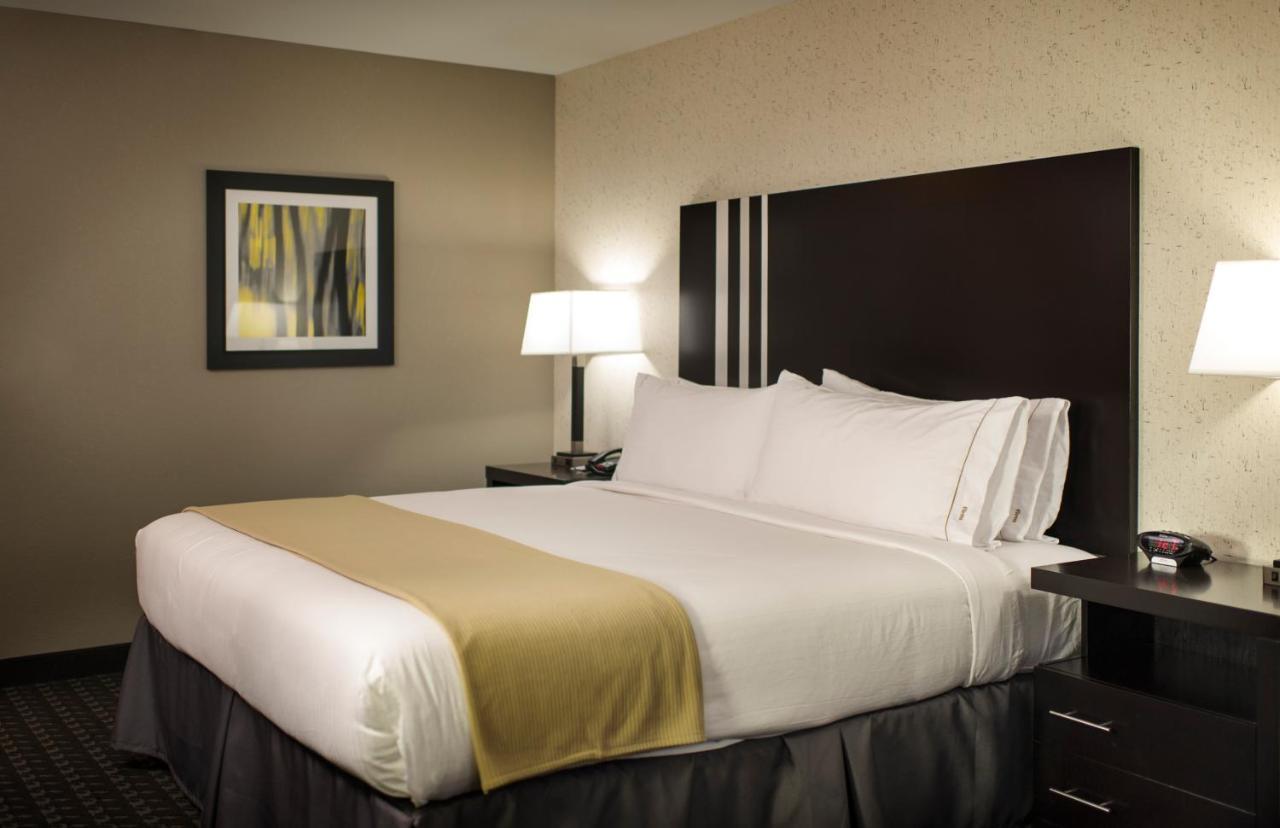 Holiday Inn Express And Suites Madison Central By Ihg Eksteriør bilde