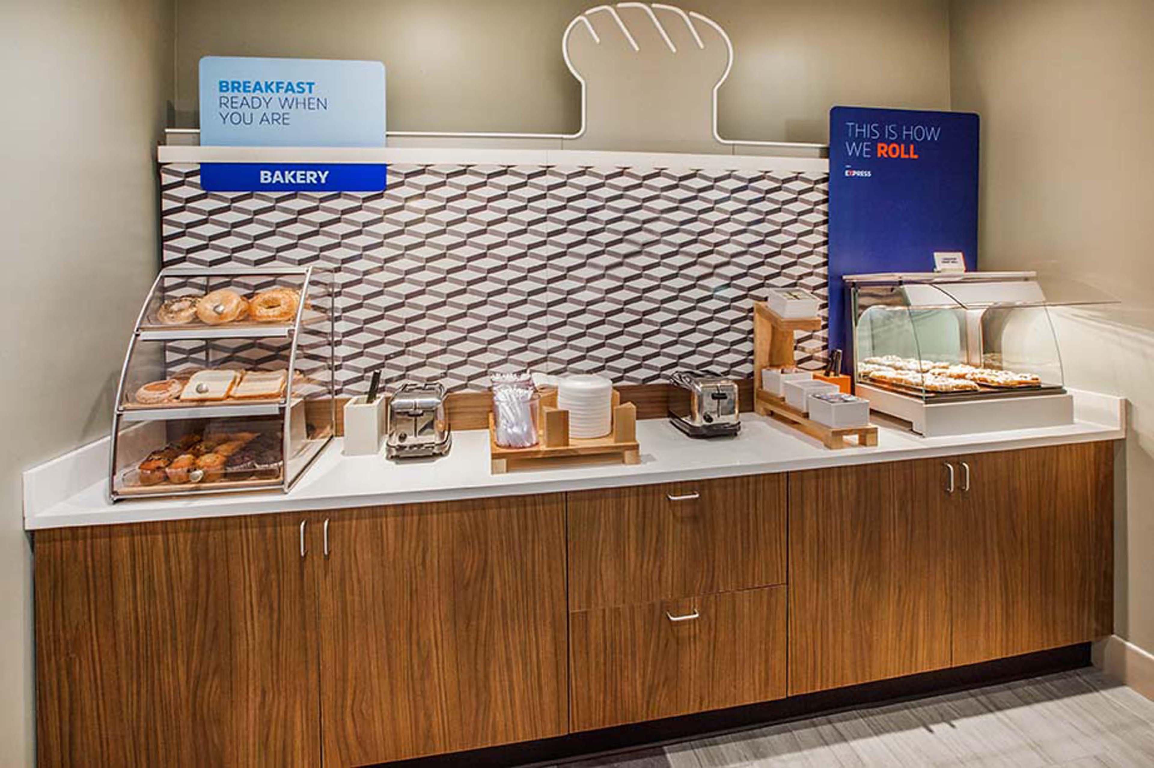 Holiday Inn Express And Suites Madison Central By Ihg Eksteriør bilde
