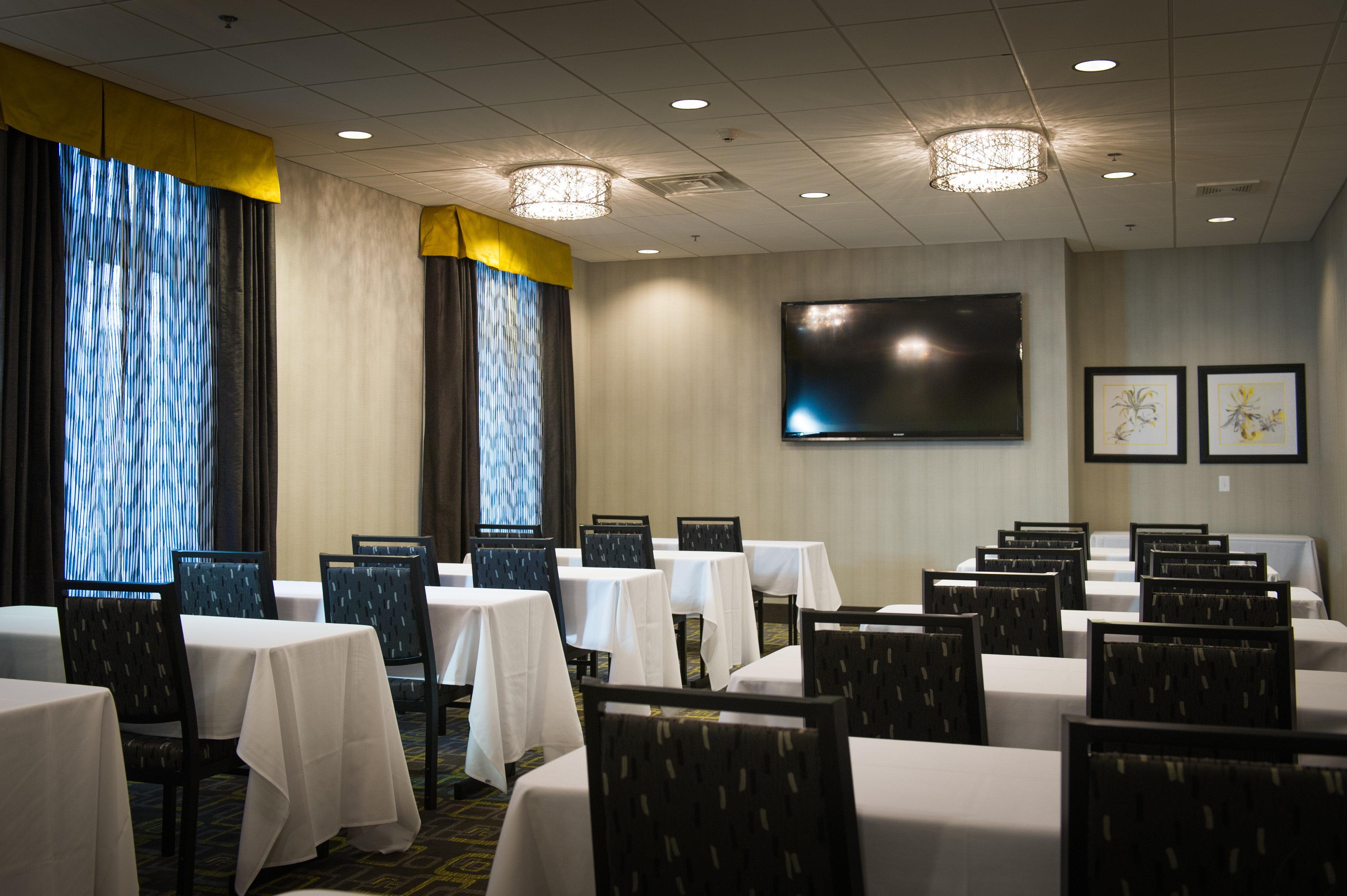Holiday Inn Express And Suites Madison Central By Ihg Eksteriør bilde